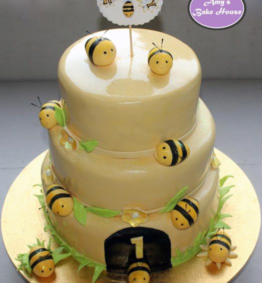 Chocolate mud cake with a honey bee theme