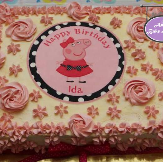 Peppa Pig Birthday Cake