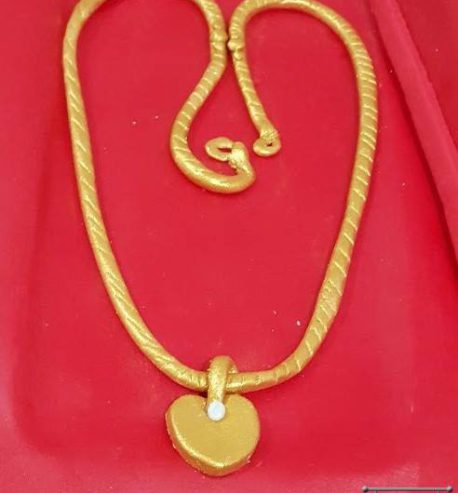 attachment-https://www.amysbakehouse.com.au/wp-content/uploads/2021/11/edible-gold-necklace-gift-box-cake-4-458x493.jpg